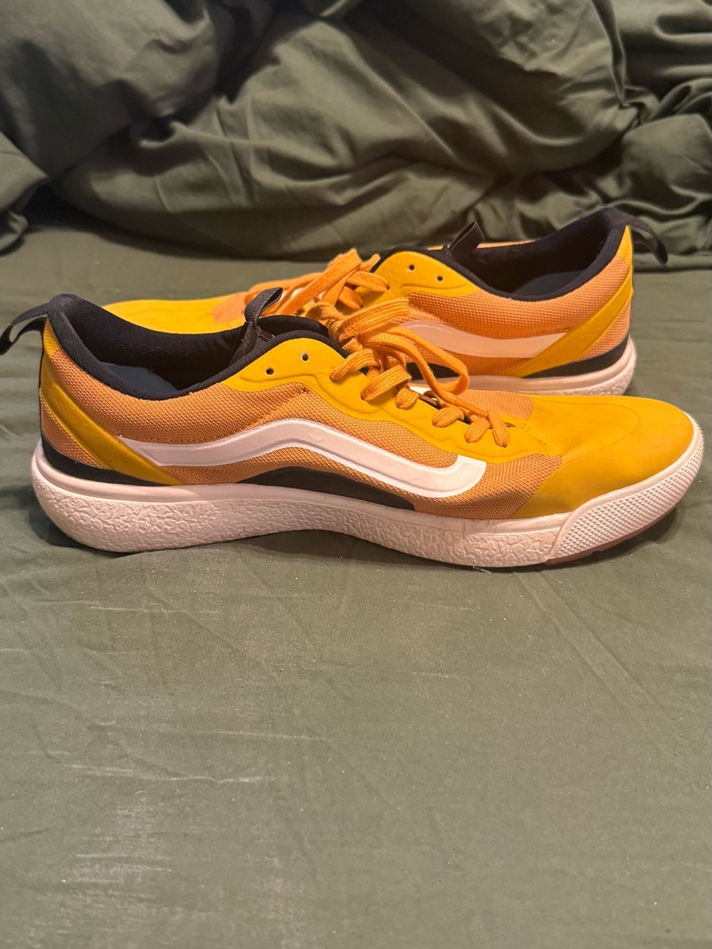 Vans Ultra Range yellow sneakers